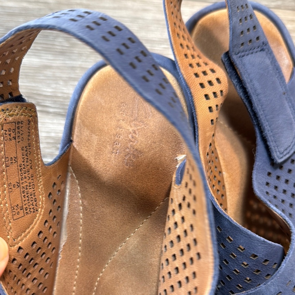 Clarks Blue Perforated Slingback wedge Sandals size 8 - Picture 3 of 5